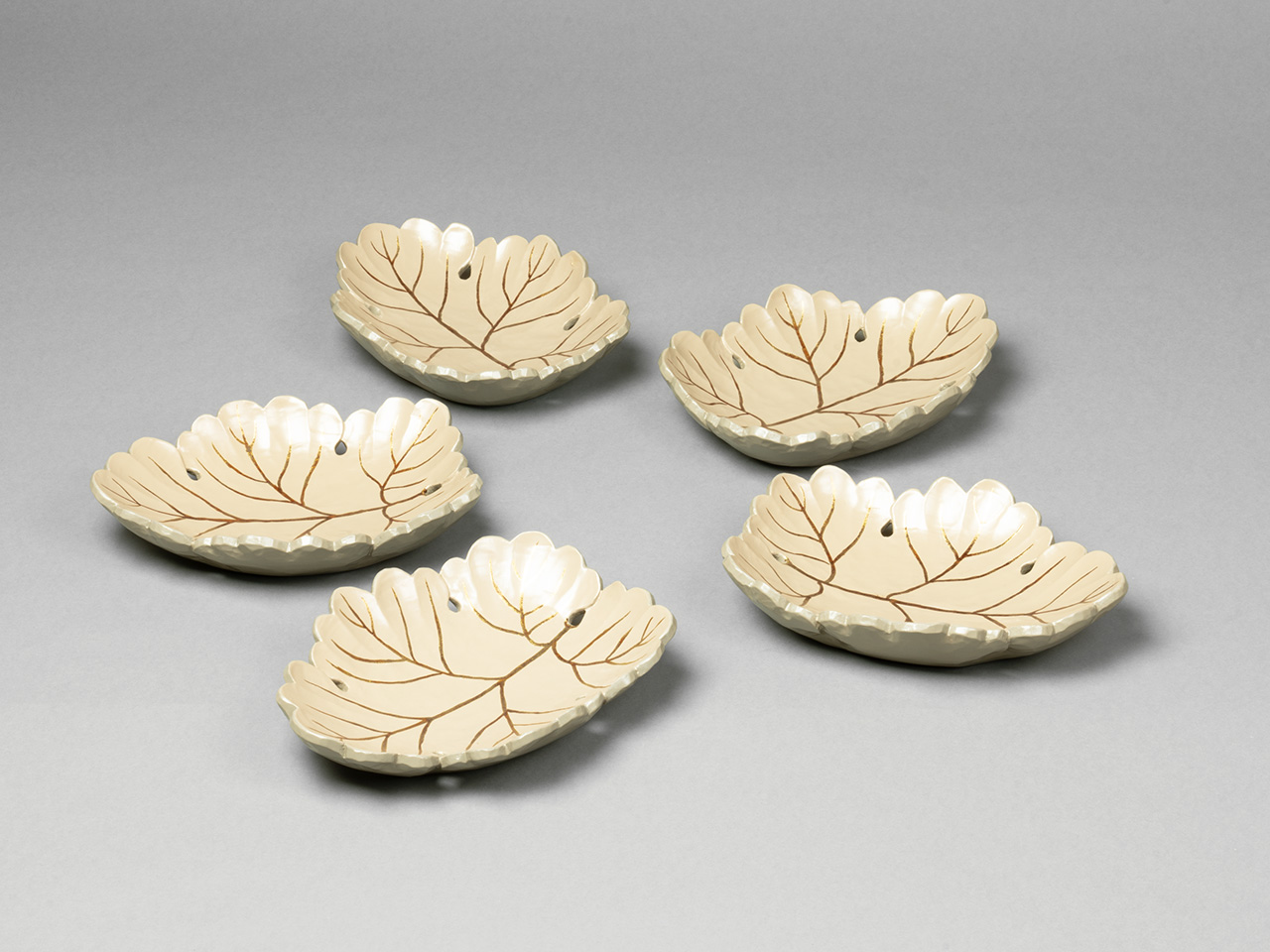 Chrysanthemum Leaf White Lacquer Dishes